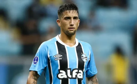 Empresário detalha episódio com Cristian Olivera na Espanha e expõe rompimento com o atacante