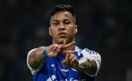 Empresários de Kaio Jorge definem futuro e Cruzeiro entra em alerta