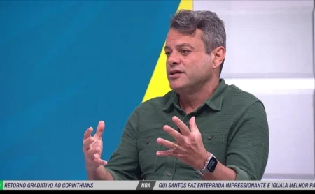 Eric Faria critica FIFA por público ausente em Flamengo x Cruz Azul: “Não é só buscar dinheiro dos árabes” Eric Faria critica FIFA por público ausente em Flamengo x Cruz Azul: “Não é só buscar dinheiro dos árabes”