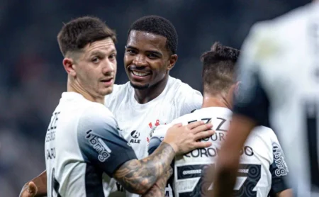 Escalação do Corinthians: Dorival Jr. altera defesa e Garro pode ser reserva contra o Cruzeiro Escalação do Corinthians: Dorival Jr. altera defesa e Garro pode ser reserva contra o Cruzeiro