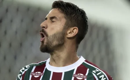 Everaldo fora dos planos do Fluminense para 2026; clube busca novo atacante, diz site