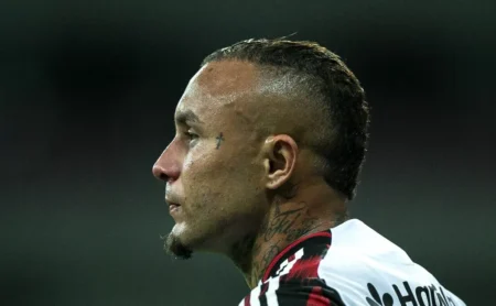 Everton Cebolinha deseja permanecer no Flamengo e dispensa oferta salarial do Santos Everton Cebolinha deseja permanecer no Flamengo e dispensa oferta salarial do Santos