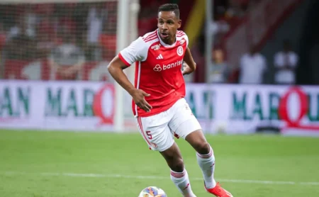 Fernando busca retorno aos gramados, mas impasse salarial o afasta do Internacional