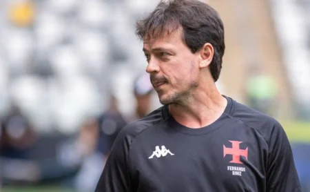 Fernando Diniz define escalação do Vasco para o jogo contra o Fluminense na Copa do Brasil; veja o time titular Fernando Diniz define escalação do Vasco para o jogo contra o Fluminense na Copa do Brasil; veja o time titular