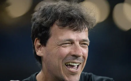 Fernando Diniz aprova e Vasco busca Caio Alexandre, destaque do Bahia Fernando Diniz aprova e Vasco busca Caio Alexandre, destaque do Bahia