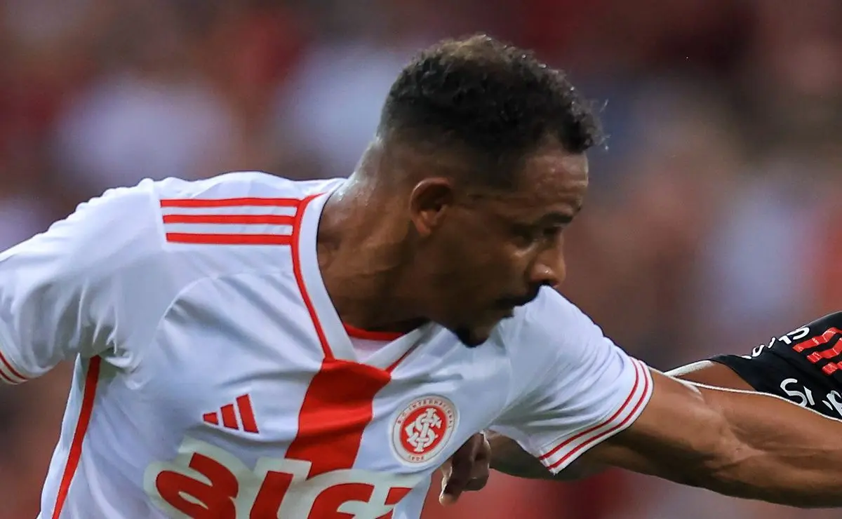 Fernando mantém planos de seguir jogando e não deve ir para o Inter Fernando mantém planos de seguir jogando e não deve ir para o Inter