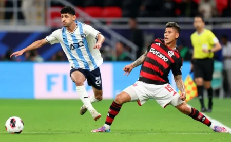 FIFA transmite placar incorreto e anuncia gol inexistente em jogo do Flamengo contra o Pyramids