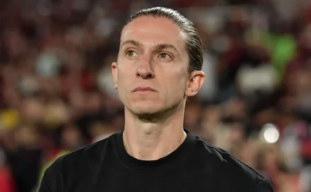 Filipe Luís prepara o time para Arrascaeta em busca da final do Mundial de Clubes