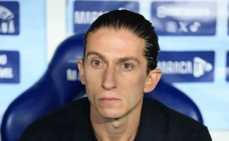 Filipe Luís sinaliza saída de Matias Viña, que busca novo clube