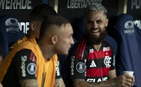 Filipe Luís dispensa dupla de ataque e se despede de Michael e Cebolinha do elenco do Flamengo