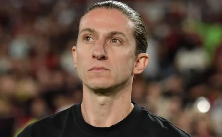 Filipe Luís critica gramado sintético em meio à polêmica entre Palmeiras e Flamengo: “Qual campeonato na Europa tem?” Filipe Luís critica gramado sintético em meio à polêmica entre Palmeiras e Flamengo: “Qual campeonato na Europa tem?”