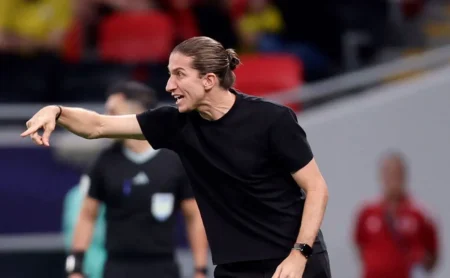 Filipe Luís arma Flamengo em estratégia de alta pressão com dois gols intensos Filipe Luís arma Flamengo em estratégia de alta pressão com dois gols intensos