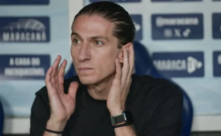 Flamengo adia renovação de contrato com Filipe Luís Flamengo adia renovação de contrato com Filipe Luís