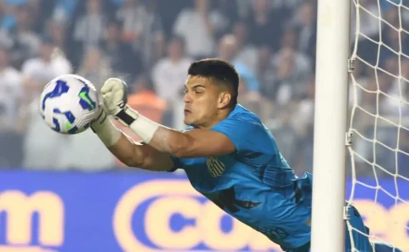 Flamengo acerta contrato de 4 anos com Gabriel Brazão e avança em negociação com o Santos