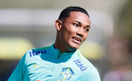 Flamengo busca Raykkonen, do Internacional, e mantém interesse em Vitão Flamengo busca Raykkonen, do Internacional, e mantém interesse em Vitão