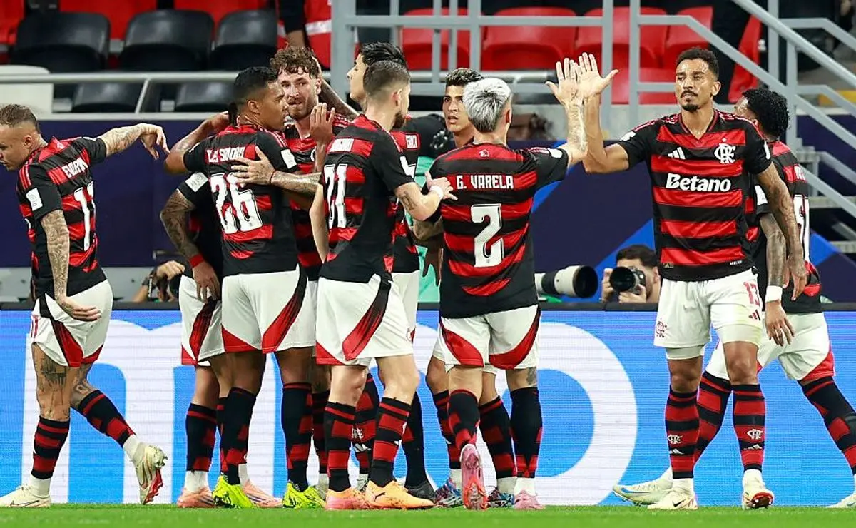 Flamengo chega embalado para enfrentar o PSG com um mês de invencibilidade Flamengo chega embalado para enfrentar o PSG com um mês de invencibilidade