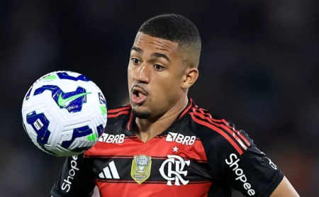 Flamengo domina, Samuel Lino protesta e marca na vantagem parcial Flamengo domina, Samuel Lino protesta e marca na vantagem parcial