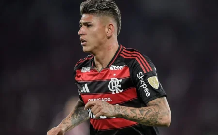 Flamengo define preço de venda de Carrascal em negociação por Kaio Jorge