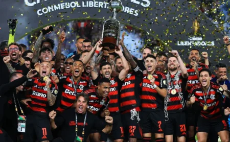 Flamengo decide vender campeão da Libertadores e José Boto libera Wallace Yan: propostas são aguardadas