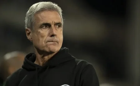 Flamengo frustra planos de Luis Castro e Leila Pereira para a permanência de Cebolinha