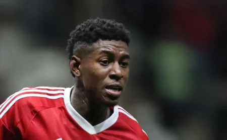 Flamengo mantém o interesse em Vitão e entra em contato com seus representantes para negociação.