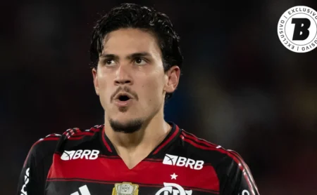Flamengo oferece R$ 1,5 milhão de salário para anunciar novo camisa 9, rival de Pedro