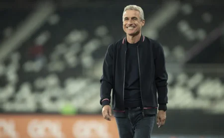 Flamengo pode vender Allan e Everton Araújo ao Grêmio por pagamento à vista Flamengo pode vender Allan e Everton Araújo ao Grêmio por pagamento à vista