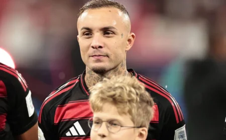 Flamengo reabre negociações e avalia proposta milionária por Everton Cebolinha
