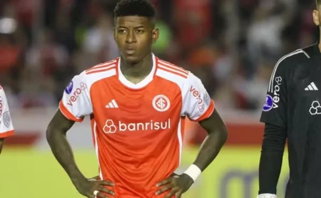 Flamengo reativa interesse em Vitão após negociação entre Inter e Cruzeiro, informa jornalista