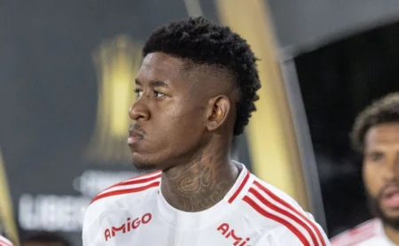 Flamengo se aproxima de Vitão e pode superar proposta do Palmeiras Flamengo se aproxima de Vitão e pode superar proposta do Palmeiras