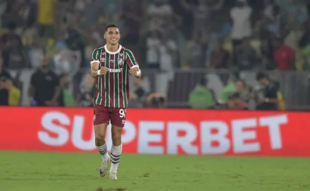 Fluminense abre vantagem no clássico contra o Vasco com gol de Kevin Serna
