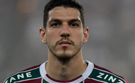 Fluminense tem vantagem sobre o Cruzeiro na disputa por Nino e busca selar o acordo