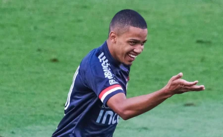 Fluminense define contratação de Brenner após análise do setor ofensivo Fluminense define contratação de Brenner após análise do setor ofensivo