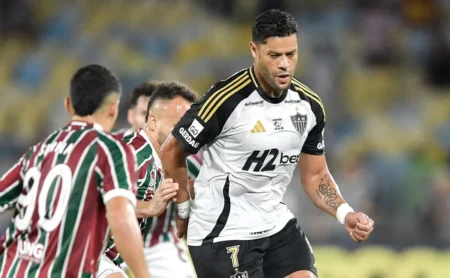 Fluminense aguarda resposta de Hulk e retoma negociação em janeiro Fluminense aguarda resposta de Hulk e retoma negociação em janeiro