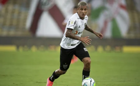 Fluminense busca Guilherme Arana com facilidade devido à chegada de Renan Lodi ao Atlético-MG Fluminense busca Guilherme Arana com facilidade devido à chegada de Renan Lodi ao Atlético-MG