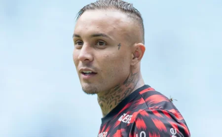 Fluminense tem negociação por Everton Cebolinha travada com o Flamengo até 2026