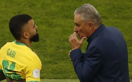 Gabigol decide sobre contato com Tite após ida ao Cruzeiro