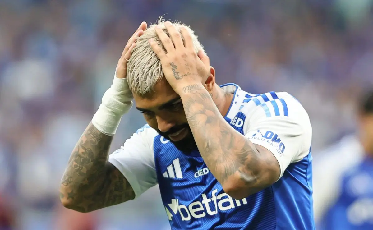 Gabigol enfrenta dificuldades um ano após saída do Flamengo e busca clube que atenda suas exigências salariais Gabigol enfrenta dificuldades um ano após saída do Flamengo e busca clube que atenda suas exigências salariais