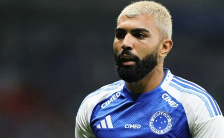 GabiGol: Salário entre os maiores do Brasil em meio a futuro incerto no Cruzeiro GabiGol: Salário entre os maiores do Brasil em meio a futuro incerto no Cruzeiro