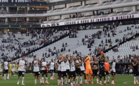 Gaviões da Fiel busca retorno às arquibancadas após suspensão e liberação para domingo. Gaviões da Fiel busca retorno às arquibancadas após suspensão e liberação para domingo.