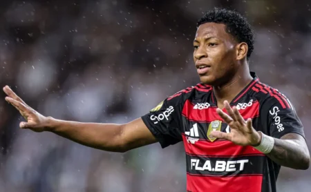 Gonzalo Plata Celebra Título do Flamengo com Festa Privada e Multidão