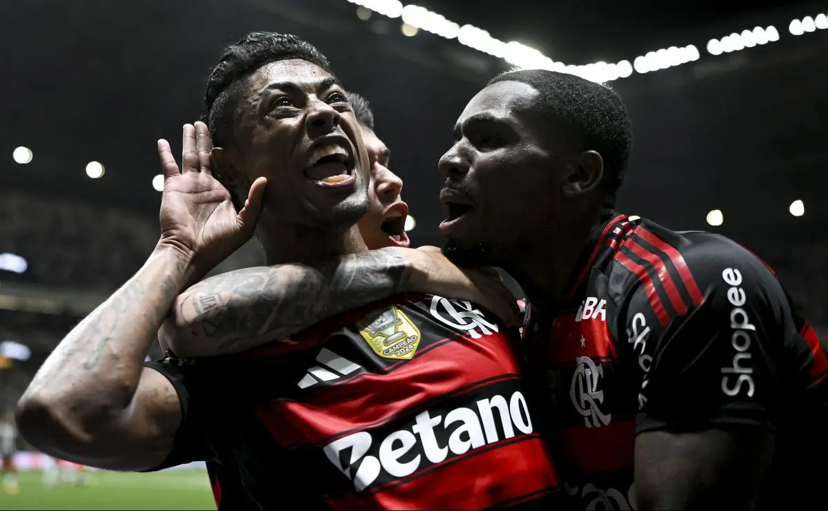 Grêmio avalia proposta para contratar jogador do Flamengo; Everton Araújo é monitorado