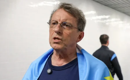 Grêmio avança na documentação e pode ceder Ronald ao Atlético-GO após decisão presidencial nos bastidores