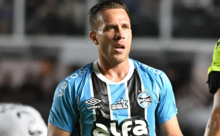 Grêmio busca a permanência de Arthur e oferece proposta alta para tê-lo em 2026