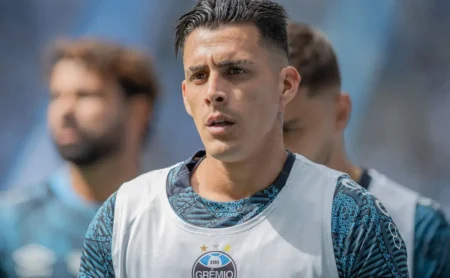 Grêmio define valor mínimo de R$ 44 milhões para negociar Pavón nesta janela