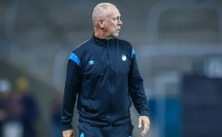 Grêmio Define Prazo Para Decisão Sobre o Futuro de Mano Menezes
