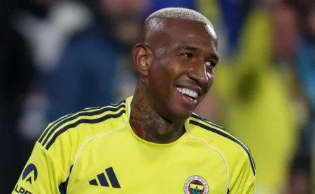 Grêmio desiste de Raphael Veiga e negocia com Talisca, do Fenerbahçe
