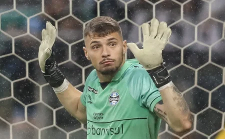 Grêmio detalha negociação com Gabriel Grando e define prazo para decisão sobre o goleiro
