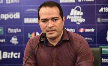 Grêmio intensifica esforços para contratar Savarino e Marcelo Paz age rápido.