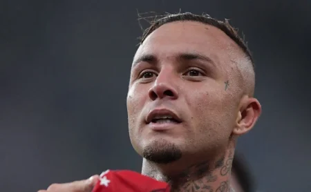 Grêmio Mantém Interesse em Everton Cebolinha; Flamengo Abre Negociação Após Mundial